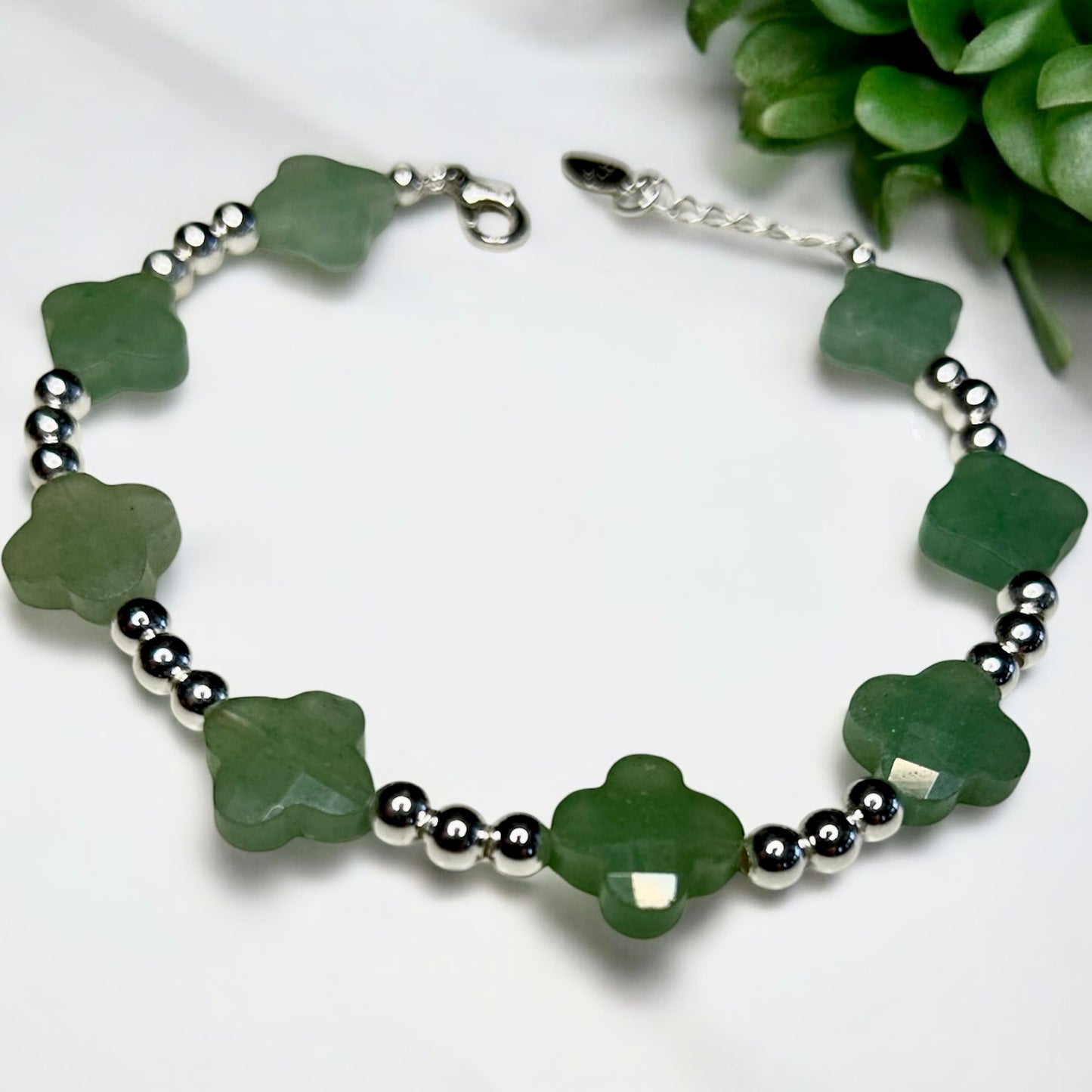 Faceted green aventurine clover & 925 silver beaded bracelet