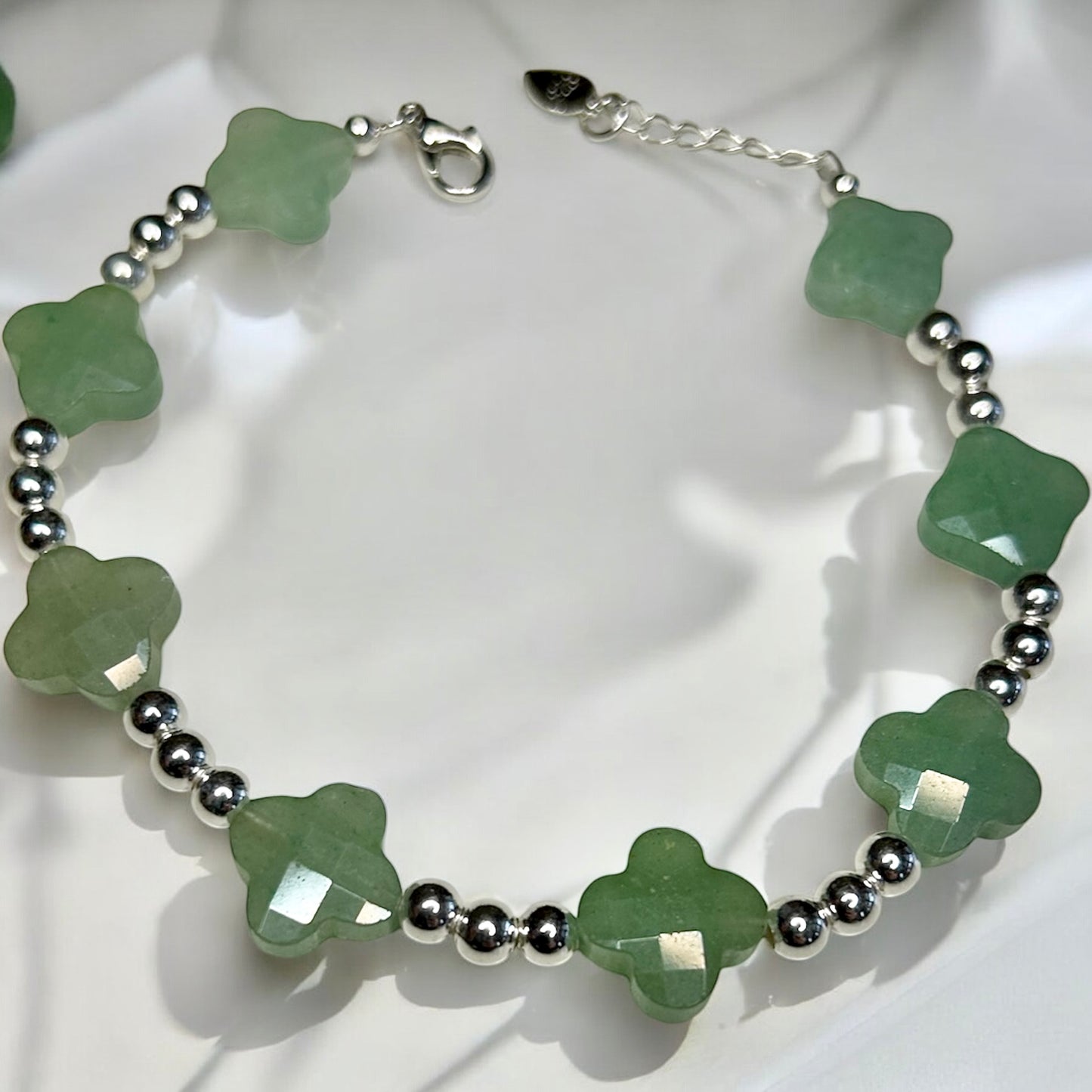 Faceted green aventurine clover & 925 silver beaded bracelet